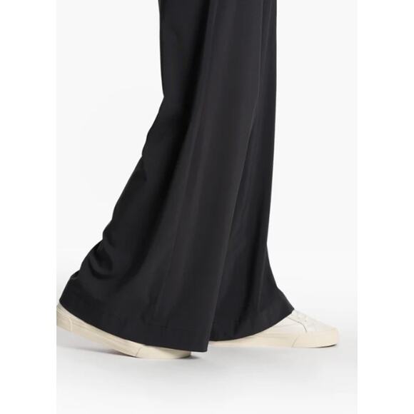 Vuori Villa Wideleg Relaxed Fit Pants Black Lightweight Womens Size Large - Picture 5 of 15